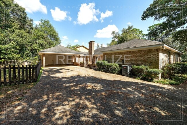 Building Photo - Beautifully Preserved 4 Bd / 3 Ba Vintage 70's Home