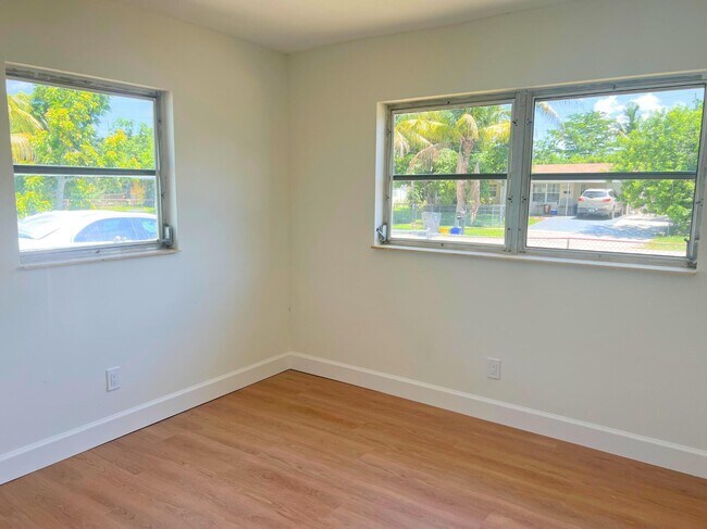 Building Photo - 4787 Tortuga Dr