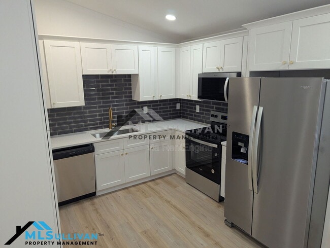 Building Photo - 5802 Lillie Dr