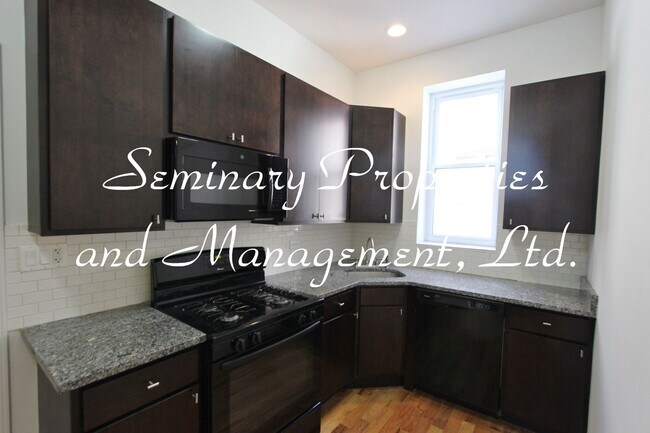 Interior Photo - 1712-1714 W Sunnyside Ave