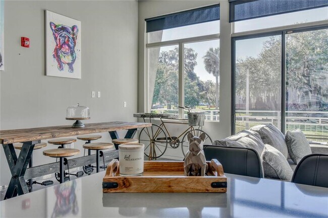 Building Photo - 302 SE Broadway St