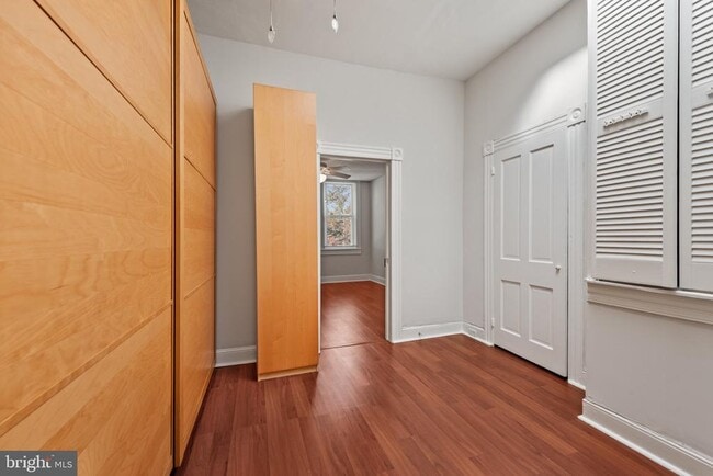 Building Photo - 733 S Conkling St