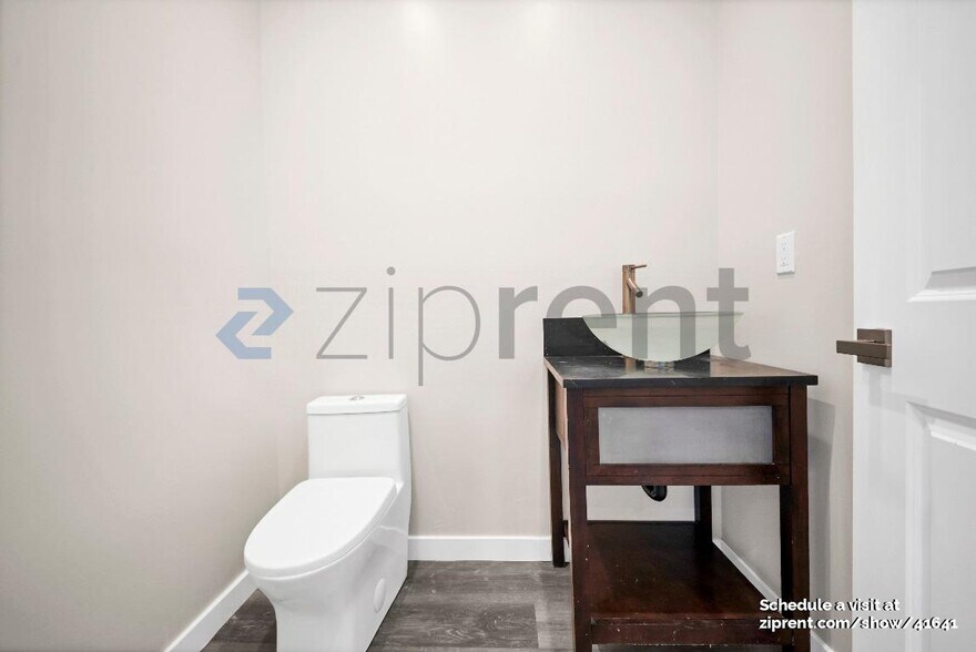 Building Photo - 22657 Strathern St