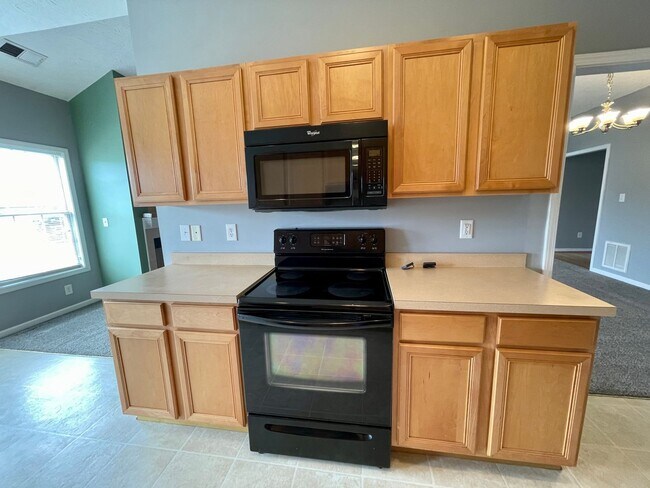 Building Photo - 3 Bedroom Ranch for Rent!