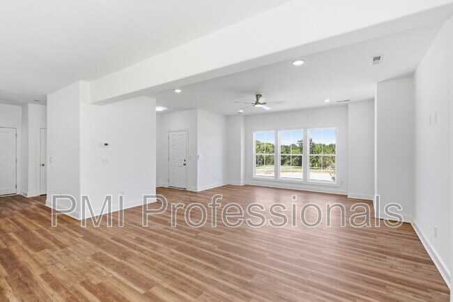 Building Photo - 406 Legends Court