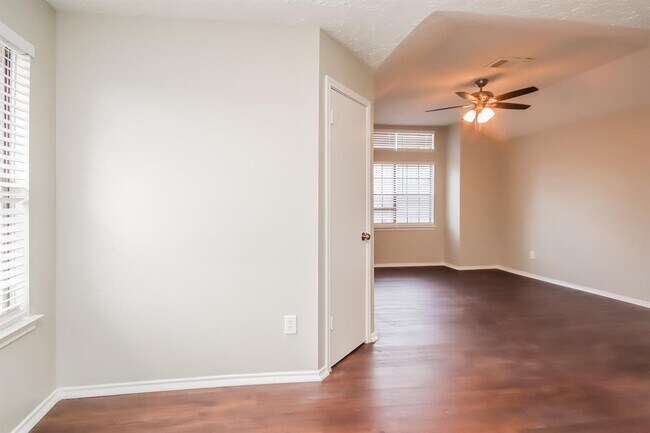 Building Photo - 9411 Spindlewood Dr