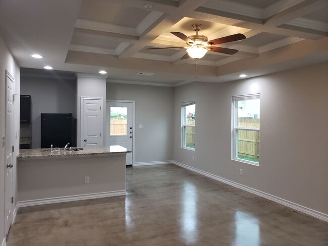 Building Photo - Town home for rent