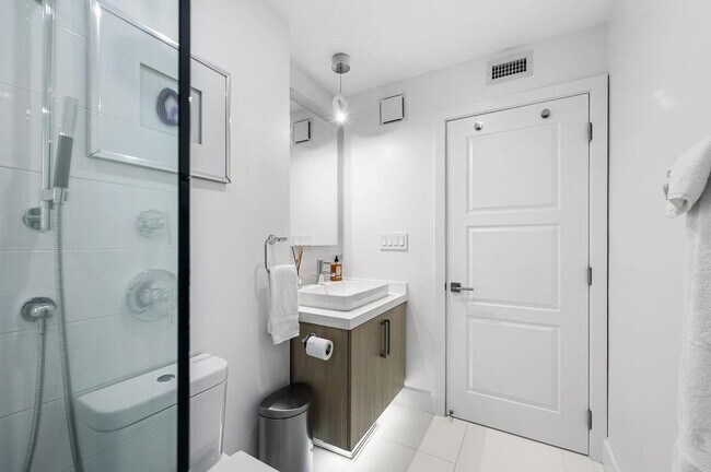 Building Photo - 545 S Fort Lauderdale Beach Blvd