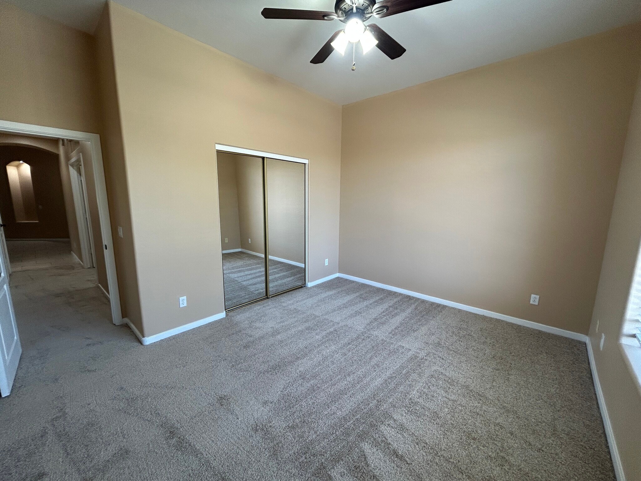 Building Photo - 2041 E Fawn Dr