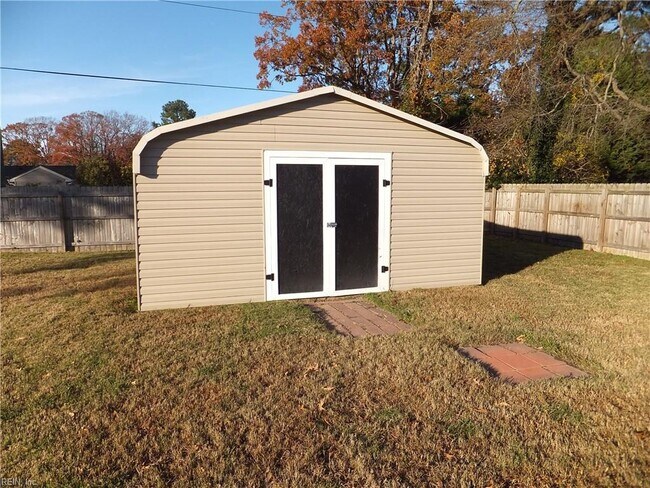 Building Photo - 4420 Clyde St