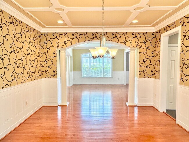 Building Photo - GORGEOUS FORMER MODEL HOME - MINUTES TO QUANTICO