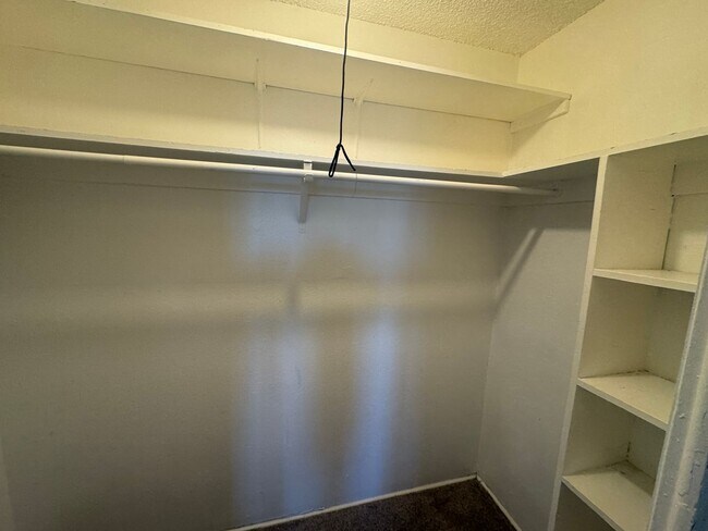 Building Photo - 2 Bedroom Condo in Southeast Denver