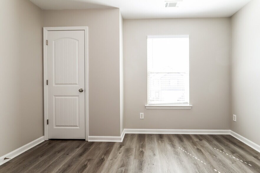 Building Photo - 576 Grenier Terrace NE