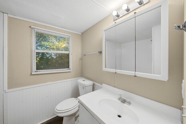 Building Photo - 1845 Evans Rd