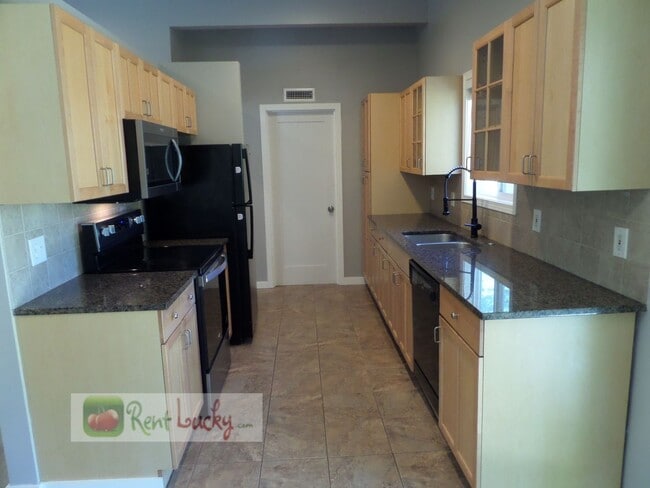 Building Photo - Adorable 3-Bedroom Home w/Large Fenced Yar...