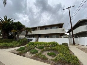 Building Photo - Midtown Gorgeous Updated Apartment! 2/2 downstairs!
