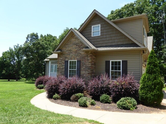 Building Photo - 313 Traynham Blvd