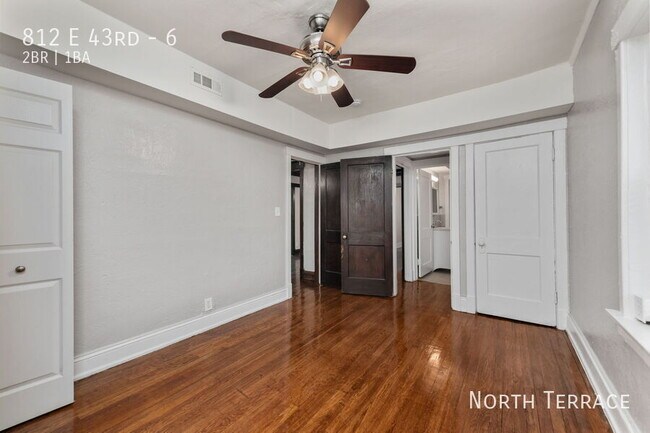 Building Photo - 812 E 43rd-6