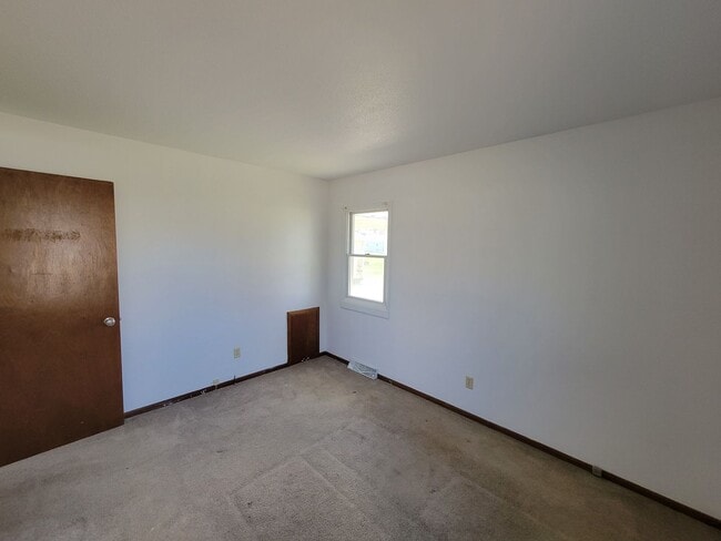 Building Photo - 1223 Lilac Ln