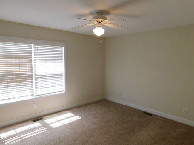 Building Photo - Nice Townhome in Havelock
