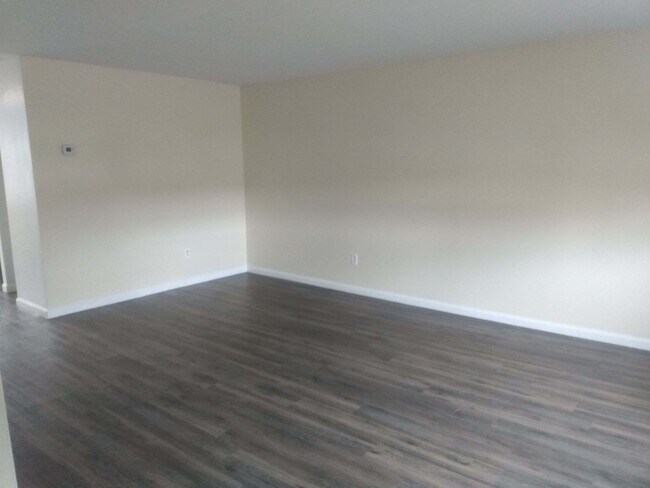 living room - 56 Glen Eagle Dr