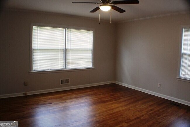 Building Photo - 106 Oakhurst St