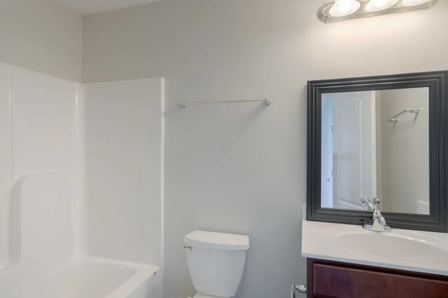 Building Photo - 3 Bed, 3 1/2 Bath, Close to I81 and US460
