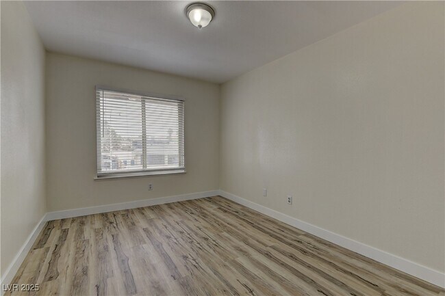 Primary Photo - 1678 E Hacienda Ave