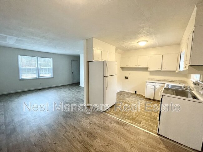 Building Photo - 820 Pilot Ave