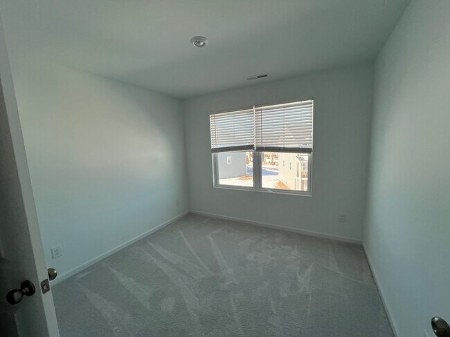 Building Photo - 815 Basswood Gln Trl