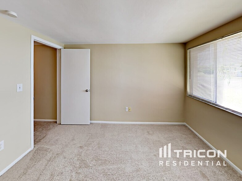 Building Photo - 3679 Rockaway Dr