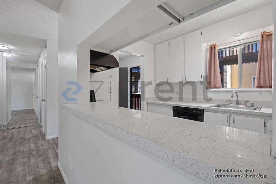 Building Photo - Unit 28