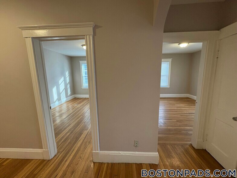 Building Photo - 30 Harwood St