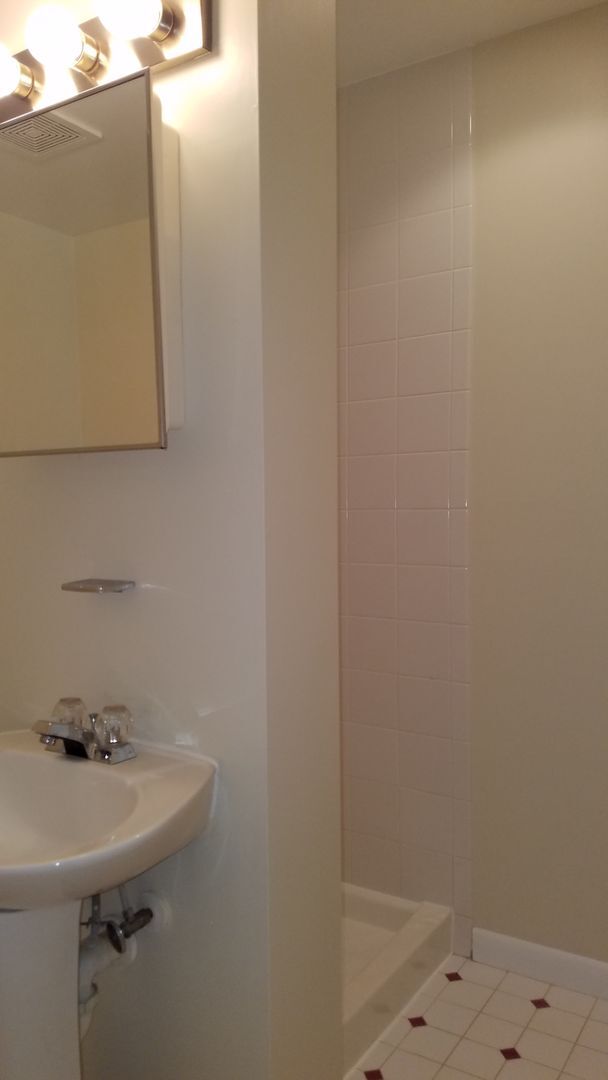 Building Photo - End Unit townhouse in established Frederick neighborhood ready for you!