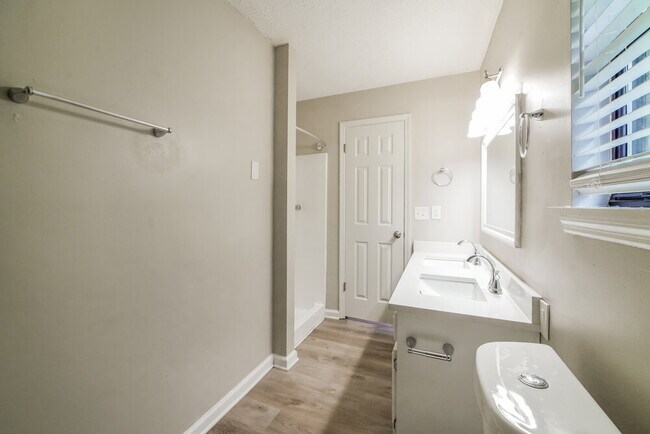 Building Photo - 1640 Clearstone Dr