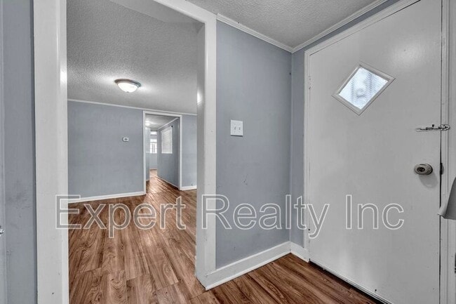 Building Photo - 216 Meadowood Ave