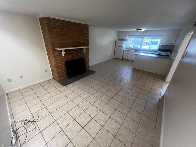 Building Photo - 147 Mountain View Dr SW