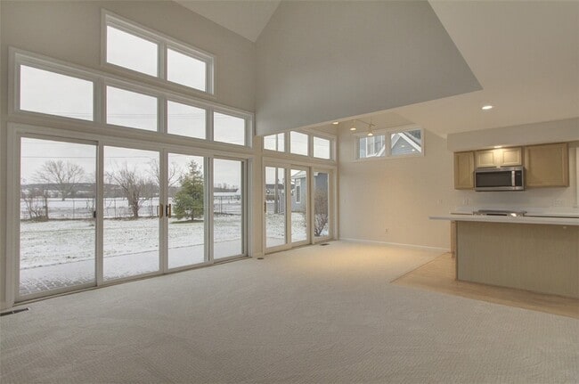 Building Photo - 245 Roseland Ln