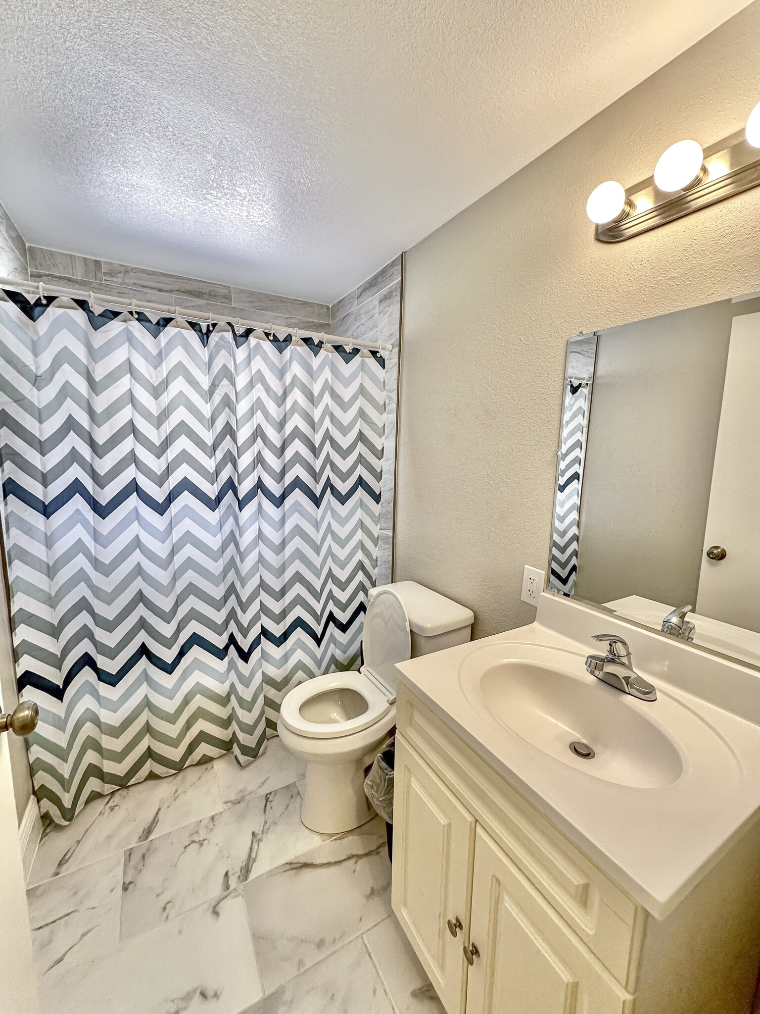 Building Photo - 4811 E Curtis St