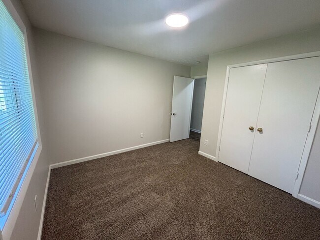 Building Photo - 1123 Southwood Dr