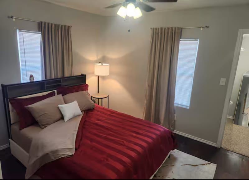 Primary Photo - 1334 W Ridgewood Ct