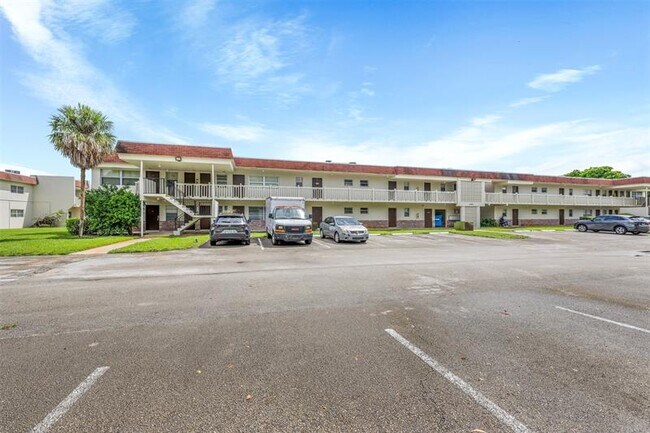 Building Photo - 4165 SW 67th Ave