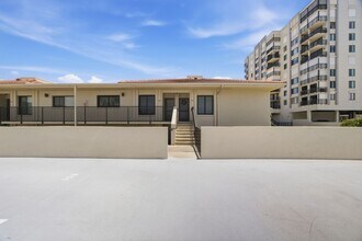 Building Photo - Waterfront Condo - 6 Month Lease - Furnished