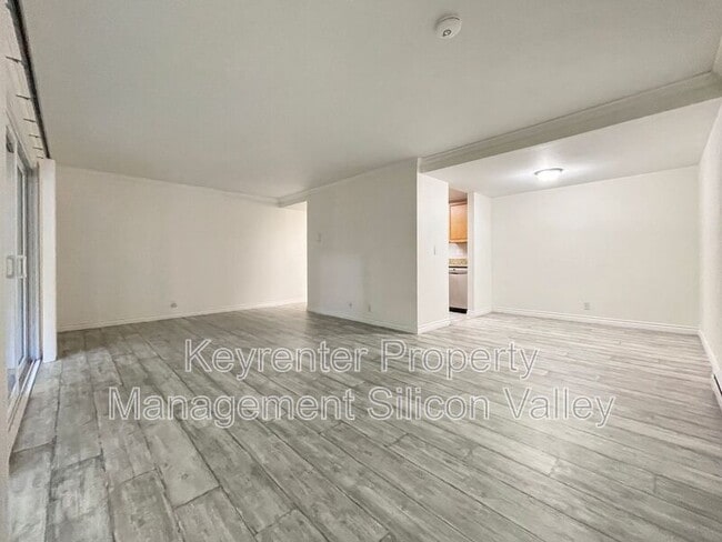 Building Photo - 151 Buckingham Dr