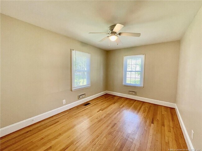 Building Photo - 122 Camellia Dr