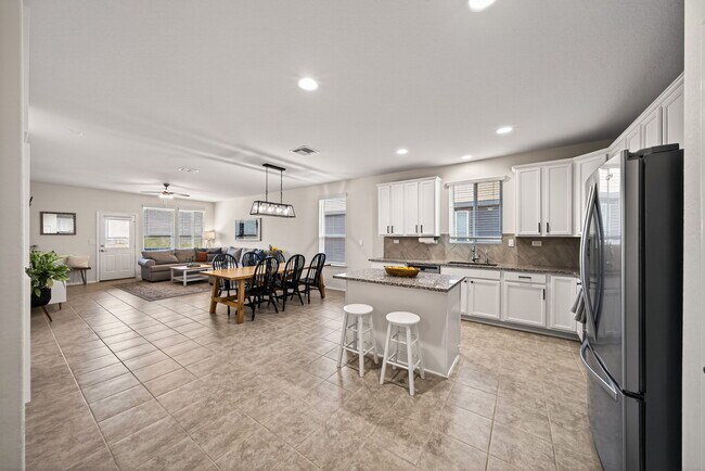 Building Photo - 610 Ridgehorn Dr