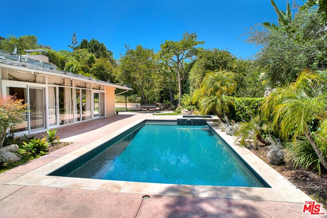 Building Photo - 3835 Sapphire Dr