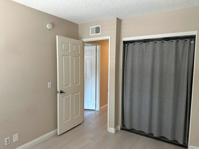 Building Photo - 3059 Delacodo Ave