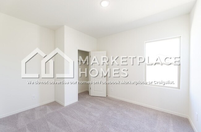 Building Photo - 4924 N 192nd Ln