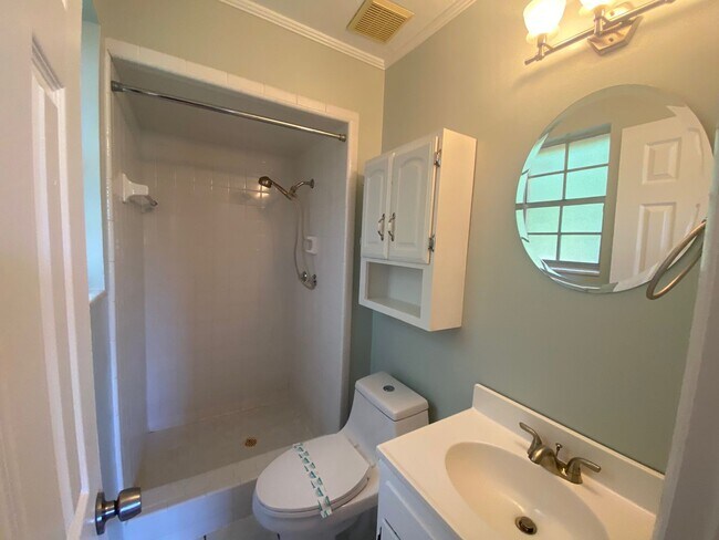 Building Photo - 2408 Dundee Dr